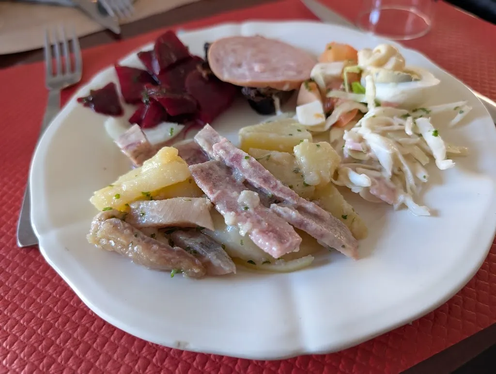 Eugene Chernyi_Le Lucky's_Charsonville_review