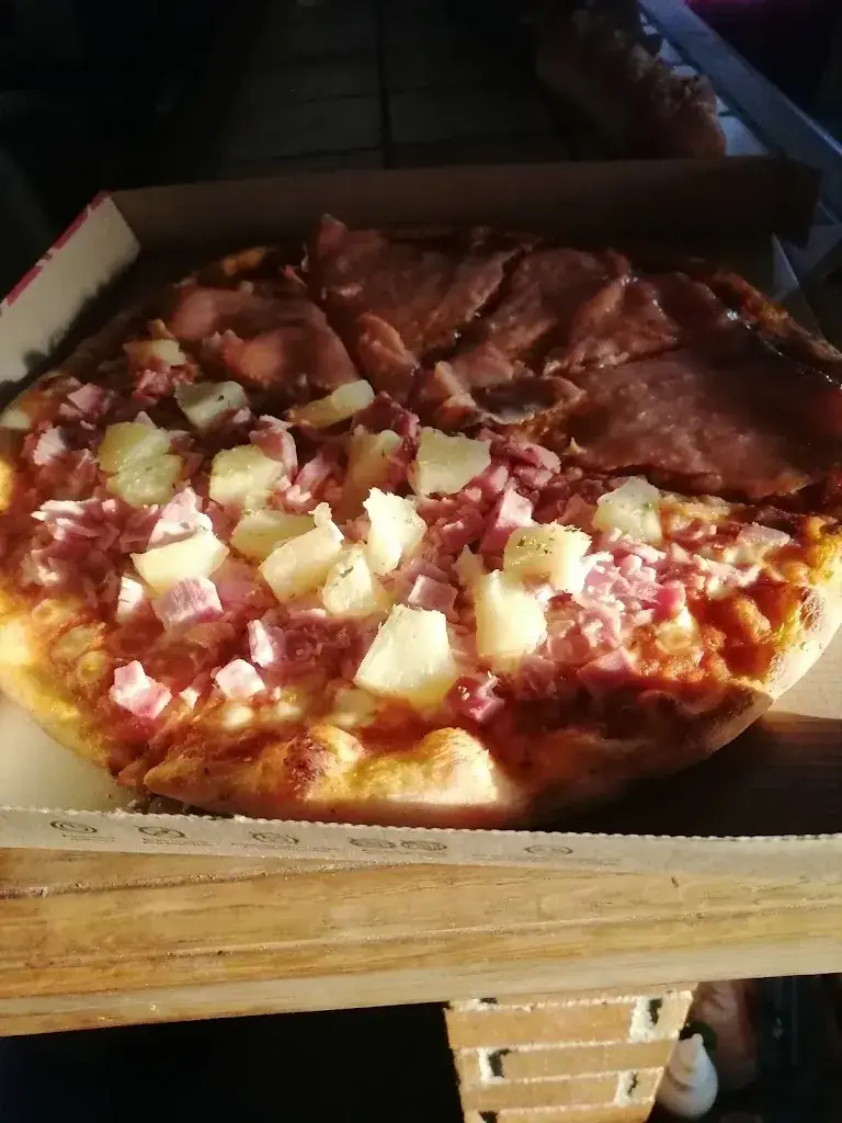 Corinne Guillon_Mega Pizza_Nogent-le-Roi_review