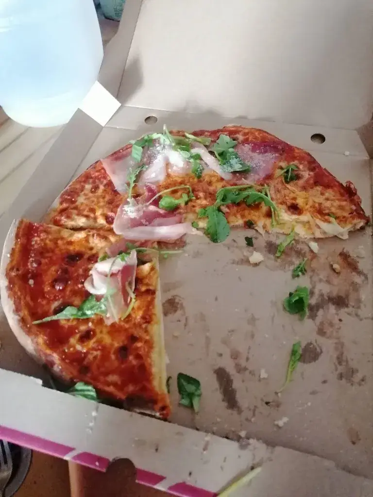 Mega Pizza_Nogent-le-Roi_slider_image_3