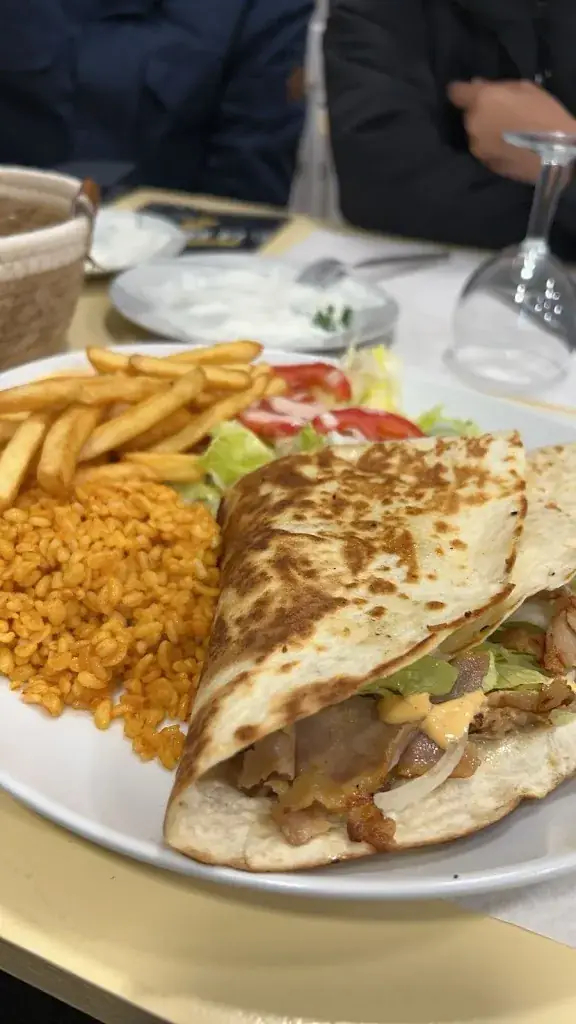 lins. zk_LaKasbah2_Nogent-le-Roi_review