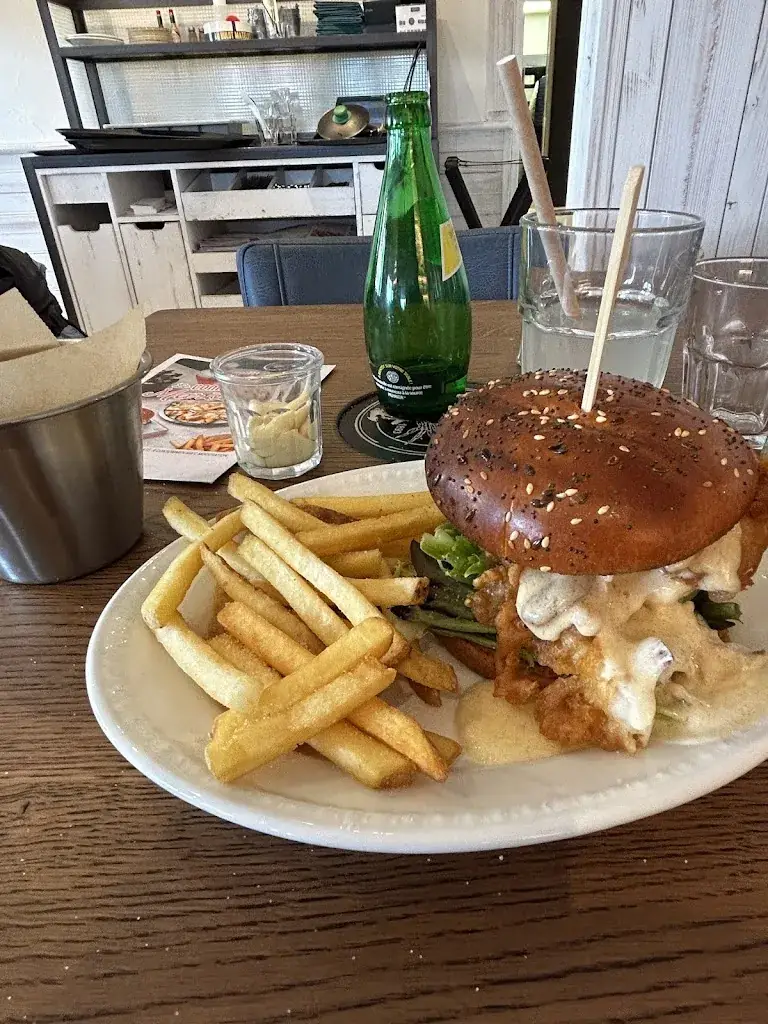 Louise Hampson_Léon Fish Brasserie - Orléans-Olivet_Olivet_review