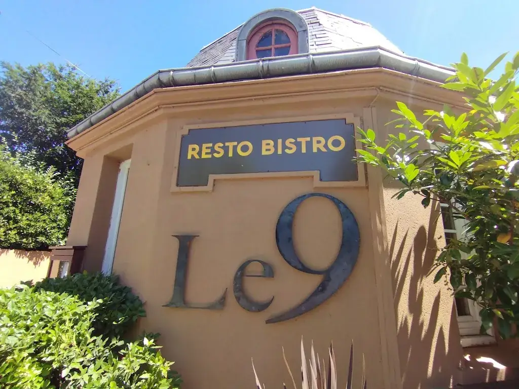 Le 9 Resto Bistro Restaurant in Royat