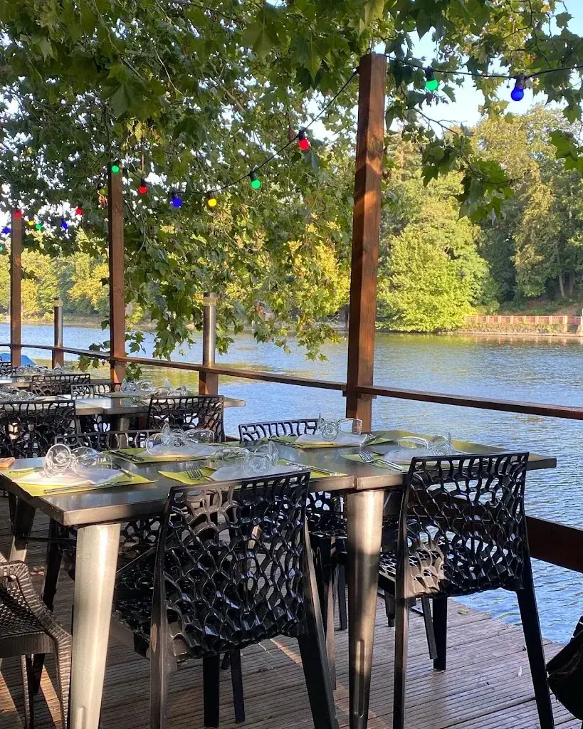 Camille Chen_à Madagascar_Olivet_review