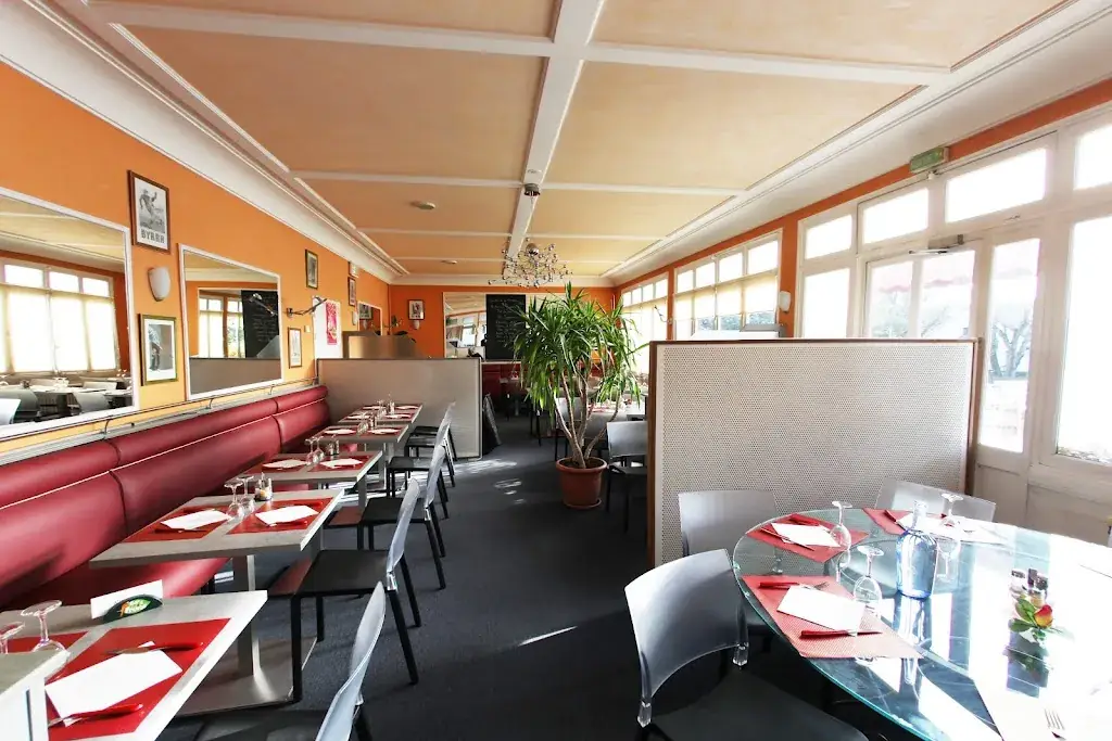 Aux Canotiers Restaurant in Olivet