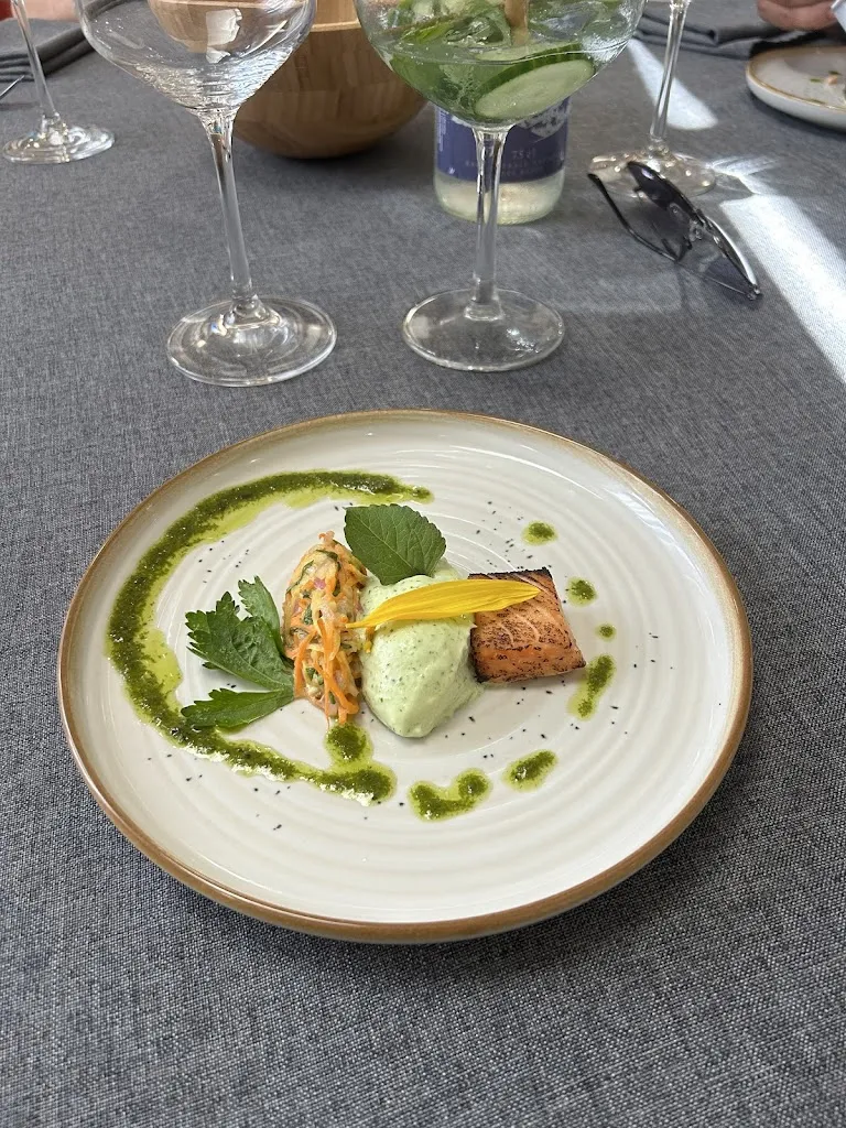 Carolina DE MACEDO_Au Fil des Roses_Quiers-sur-Bezonde_recensione