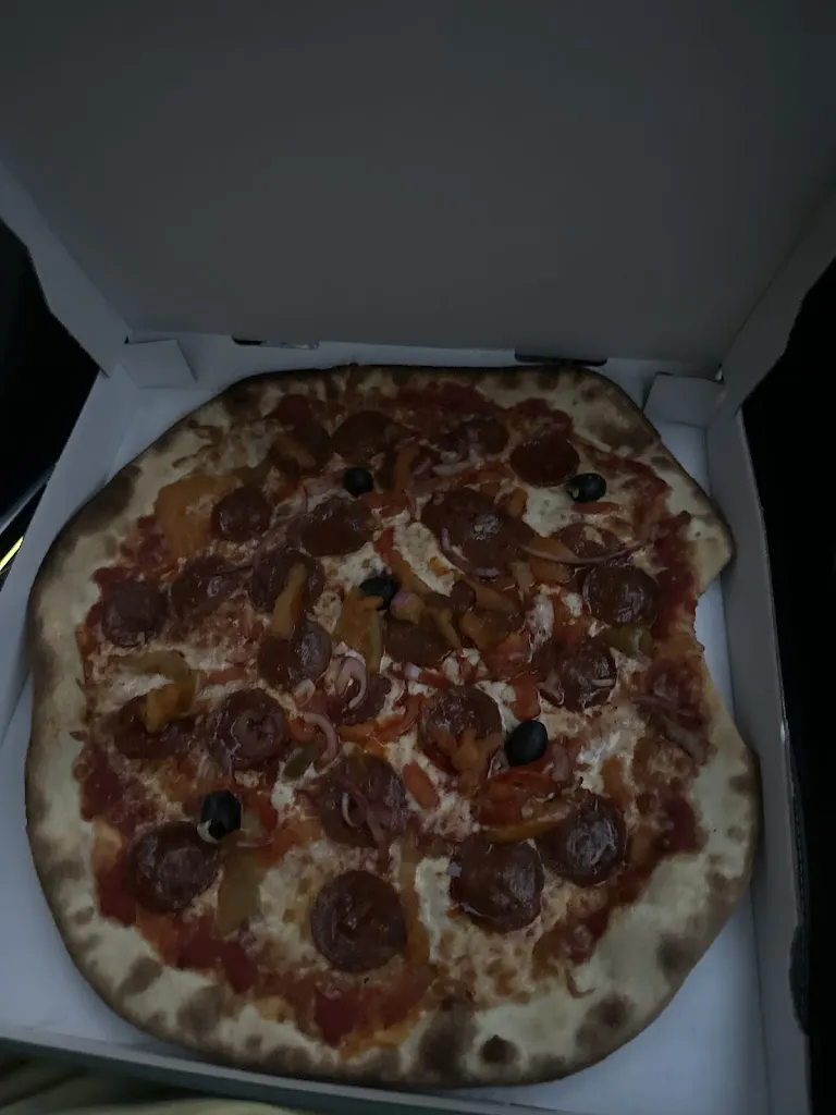 shelly thomas_LE KIOSQUE A PIZZAS route d'Orleans, Quiers sur Bezonde _Quiers-sur-Bezonde_recensione