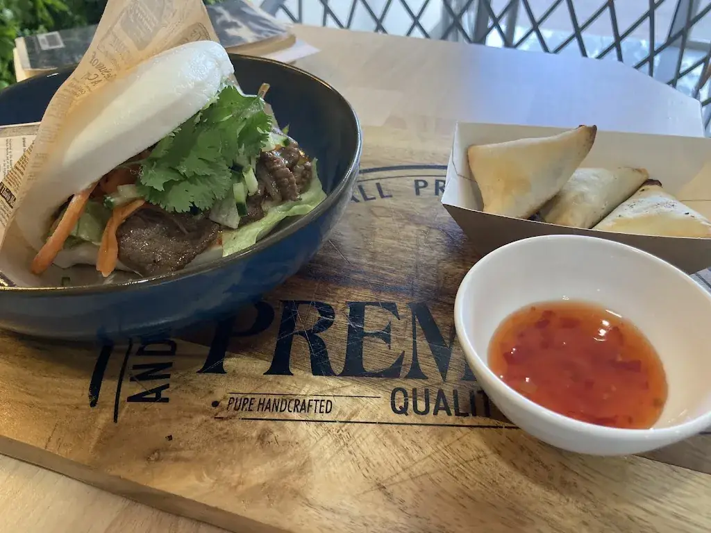 Emily Chavez_Yummy_Oullins-Pierre-Bénite_recensione