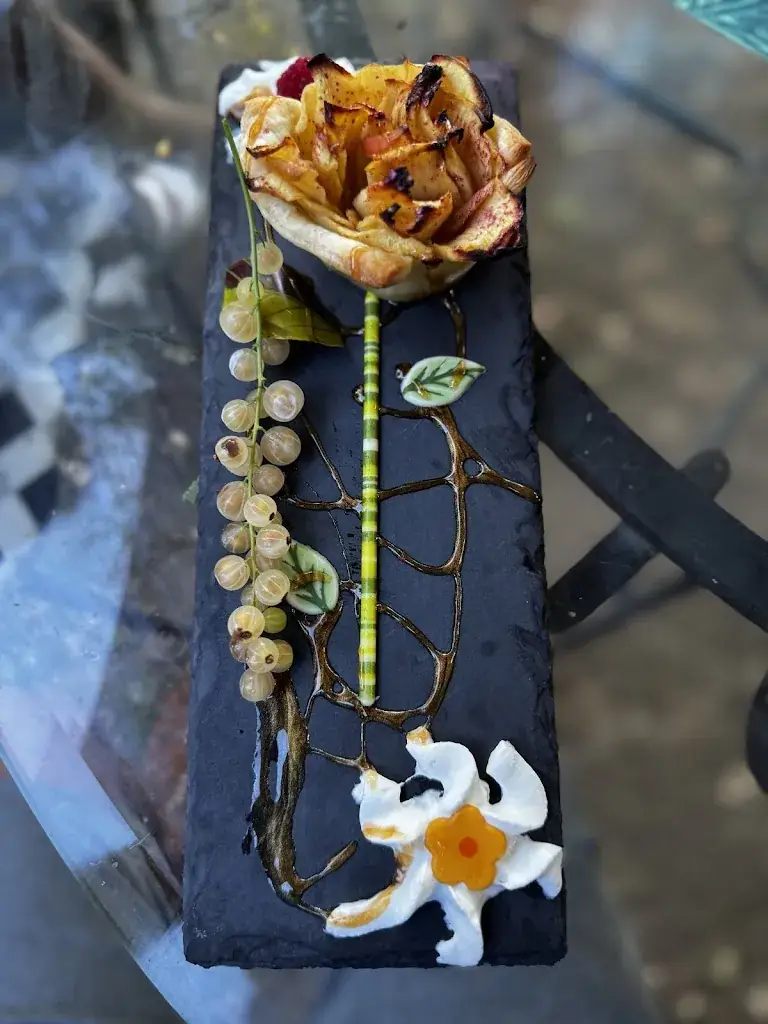 Anuj Gupta_L'arôme antique_Puiseaux_review