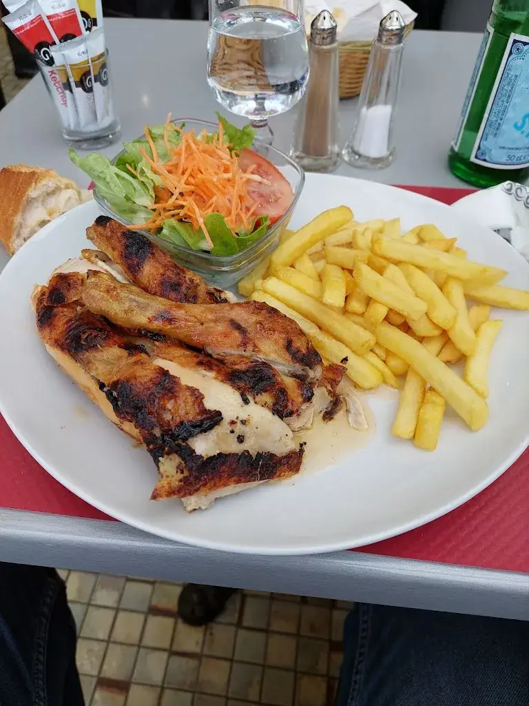 Slimane BRIK_Cafe Des Deux Places_Puiseaux_review