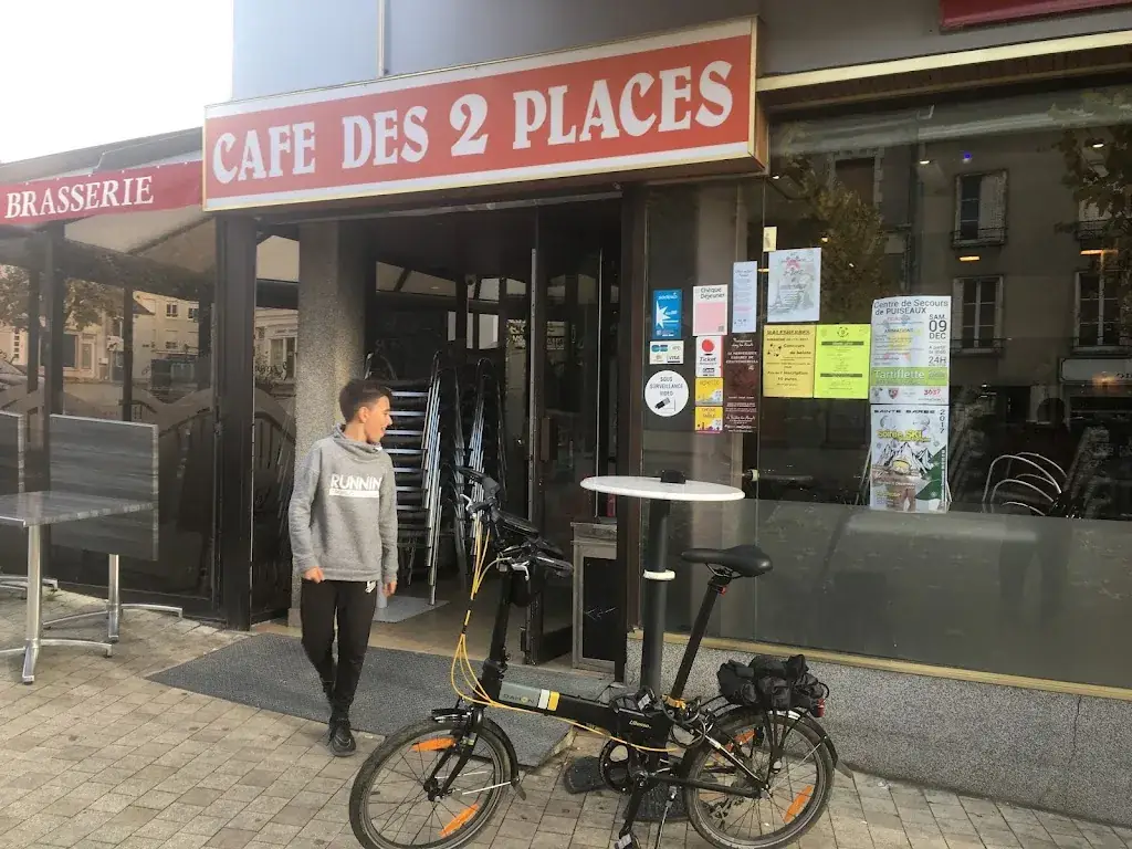 Cafe Des Deux Places restaurante en Puiseaux