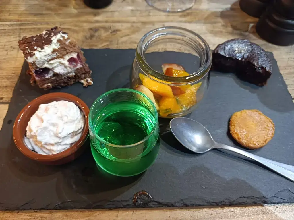 Au Comptoir de Gy_Saint-Éloy-de-Gy_slider_image_3