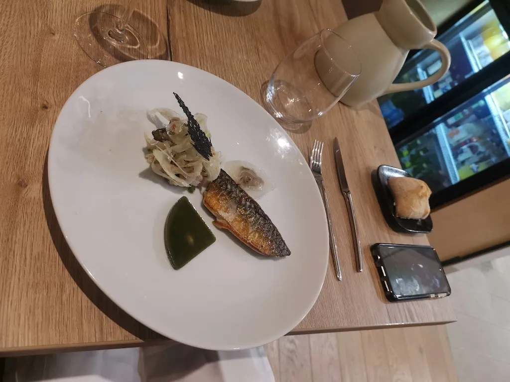 Kelly Davis_La Salamandre_Saint-Aignan_review