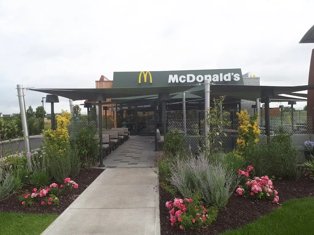 McDonald's_Noyers-sur-Cher_slider_image_3