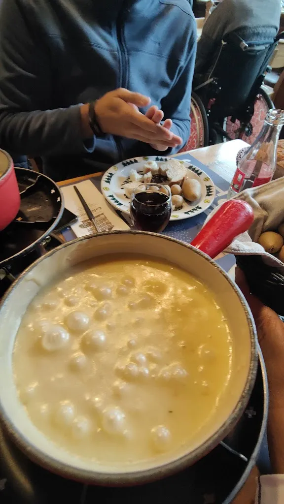 Café Tivoli Châtel-Saint-Denis restaurant in Châtel-Saint-Denis