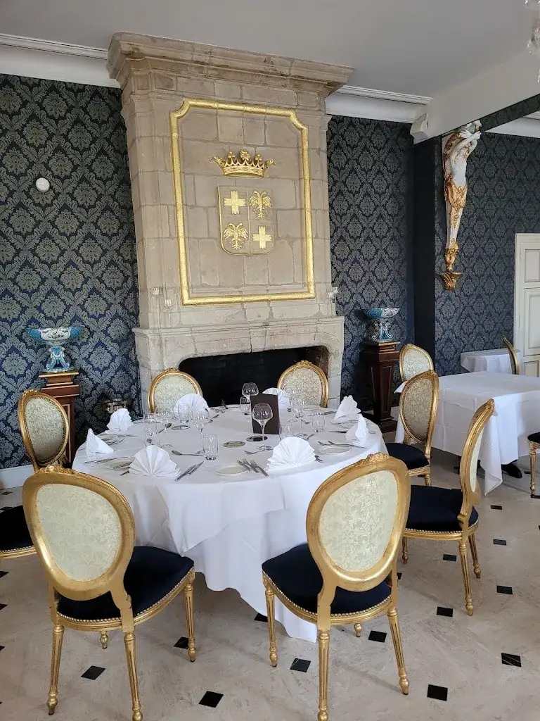 Colin Wilkins_Le Louis XIII_Saint-Étienne-de-Chigny_review