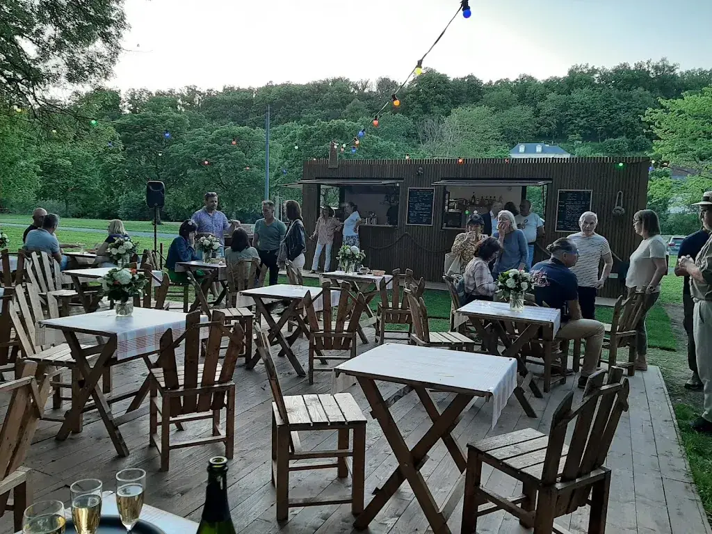 regis salic_Guinguette des Bateliers_Saint-Étienne-de-Chigny_review