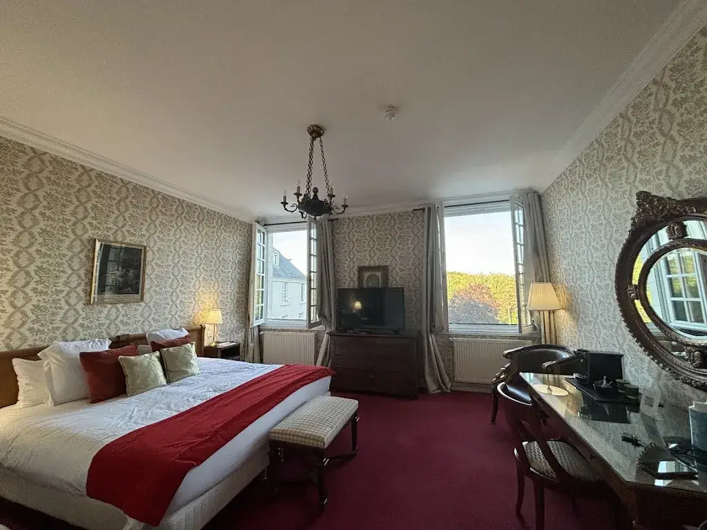 Michelle Chen_Château de Beauvois - La Maison Younan_Saint-Étienne-de-Chigny_recensione