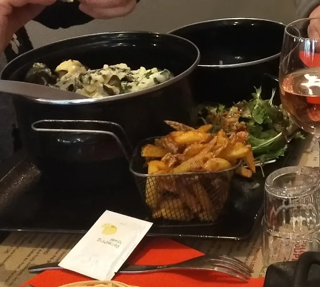 Magali Martineau_L'entrepôt - Brasserie_Saint-Amand-Montrond_review