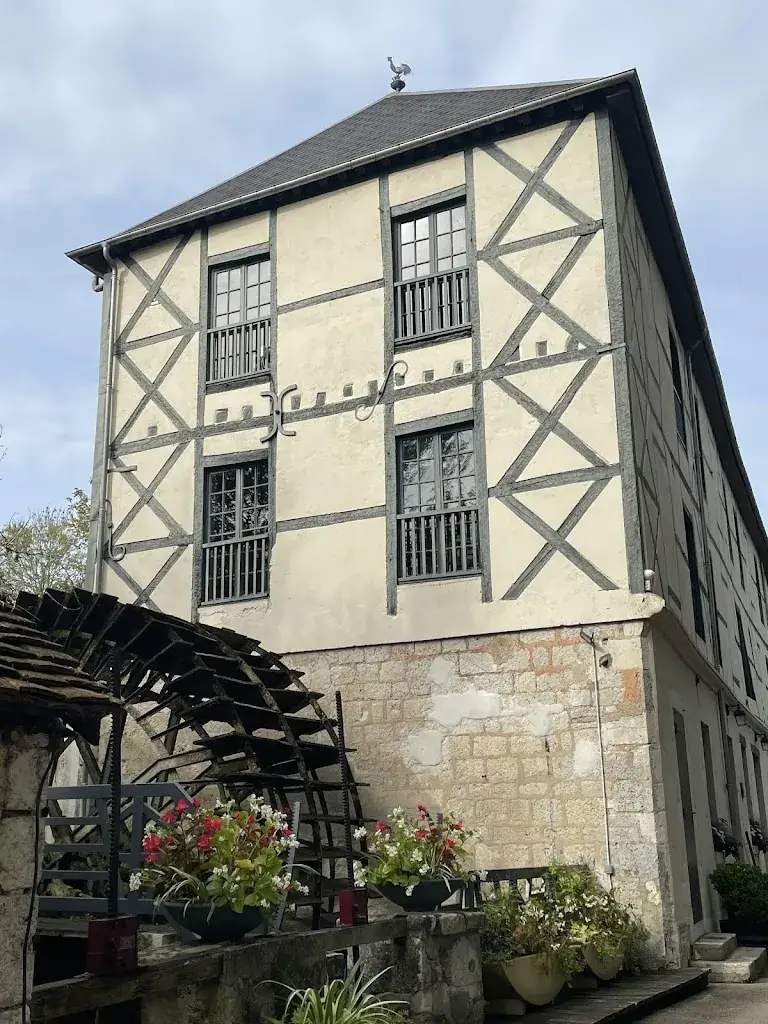 Le Vieux Moulin_Saint-Germain-du-Puy_slider_image_3