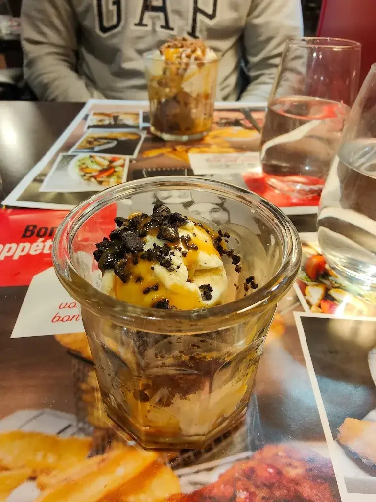 Celia b_Poivre Rouge_Saint-Germain-du-Puy_review