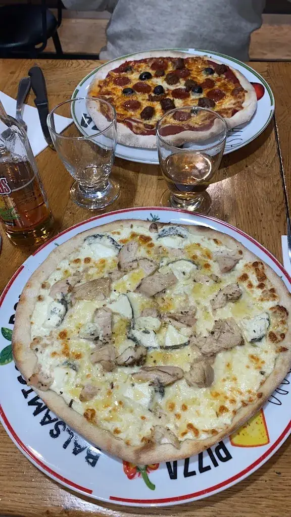 Emilie Scheider_Artisanal Pizza🍕_Saint-Germain-du-Puy_review
