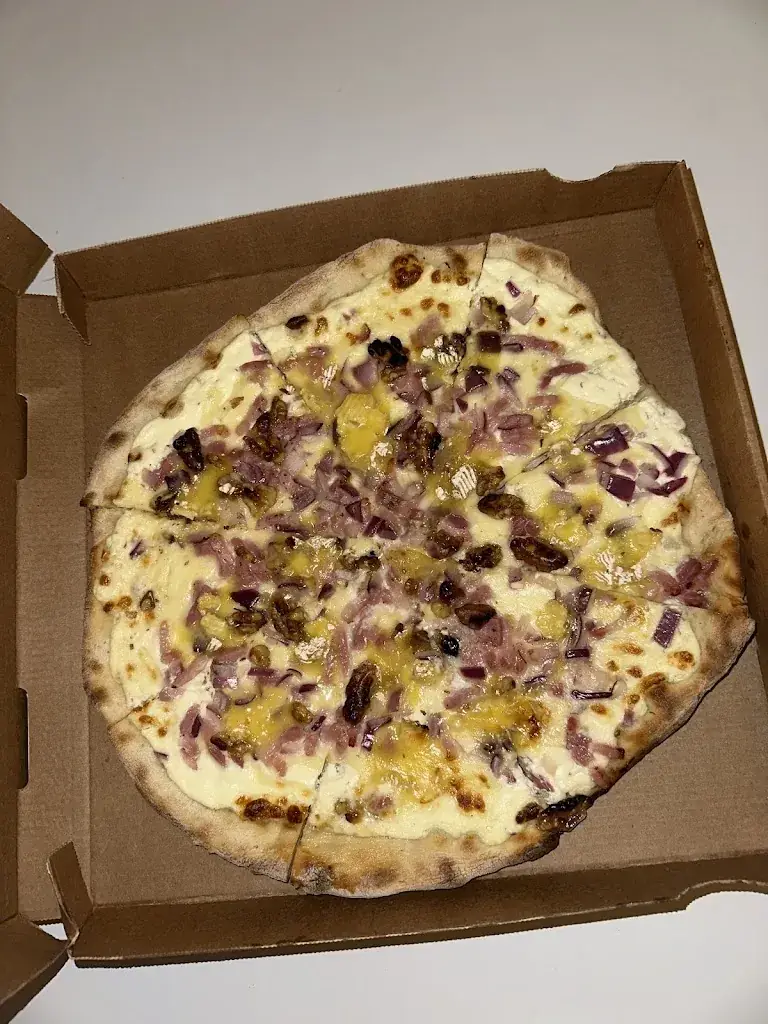 Artisanal Pizza🍕_Saint-Germain-du-Puy_slider_image_2