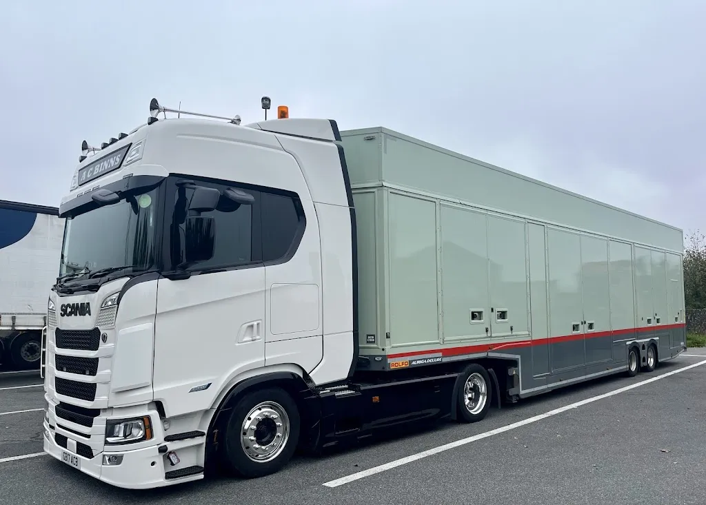 Stefan Hawkes_Mille Pattes_Noyant-de-Touraine_reseña