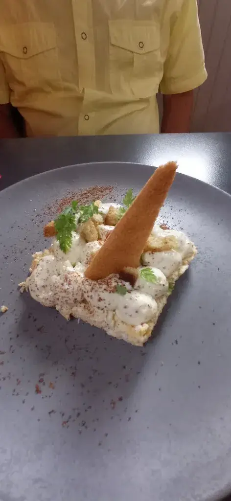 BISTROT DE LA PLACE restaurante en Sainte-Catherine-de-Fierbois