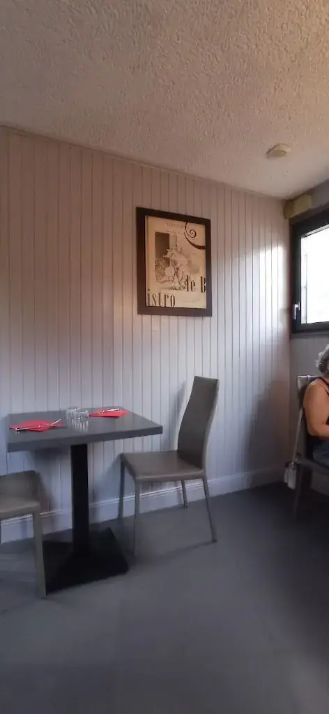 BISTROT DE LA PLACE_Sainte-Catherine-de-Fierbois_slider_image_2