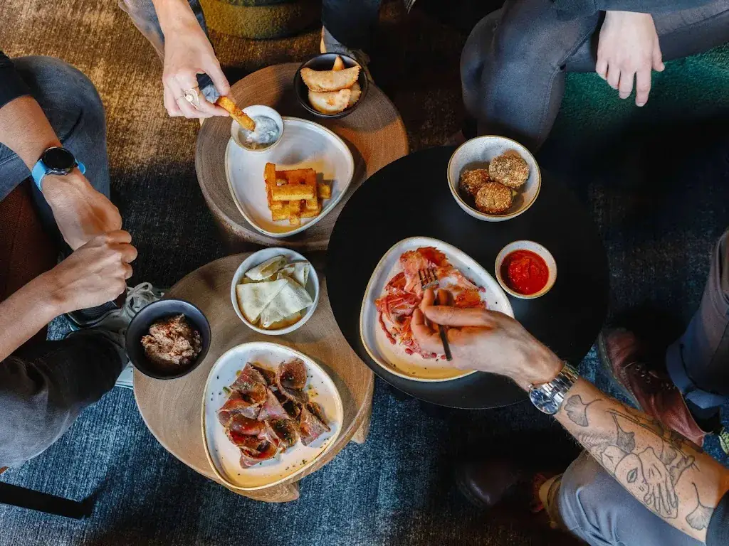 TRIBE Table Lyon Croix-Rousse_Caluire-et-Cuire_slider_image_3