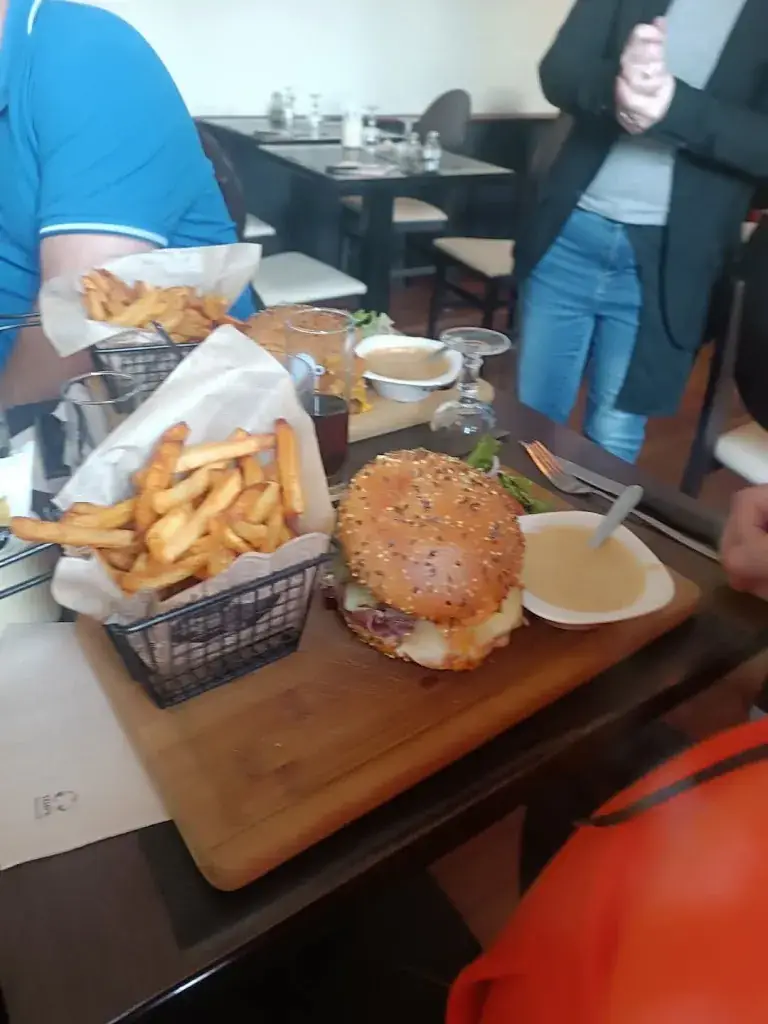 Angélique Desternes_Le Guet-Apens_Pigny_review