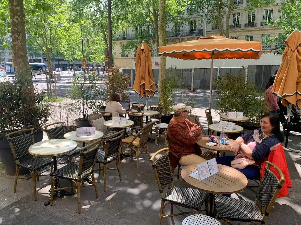 Starr Julius_Brasserie la Chouette_Paris_review