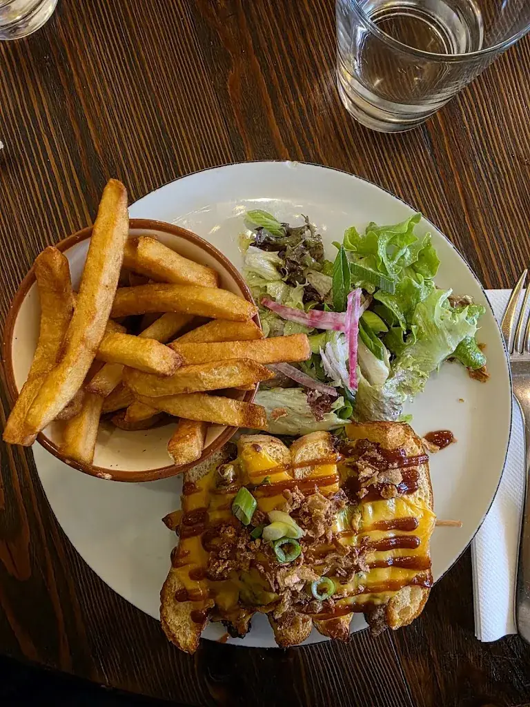 Tanja-Maria Weiringer_Félix Café_Paris_review