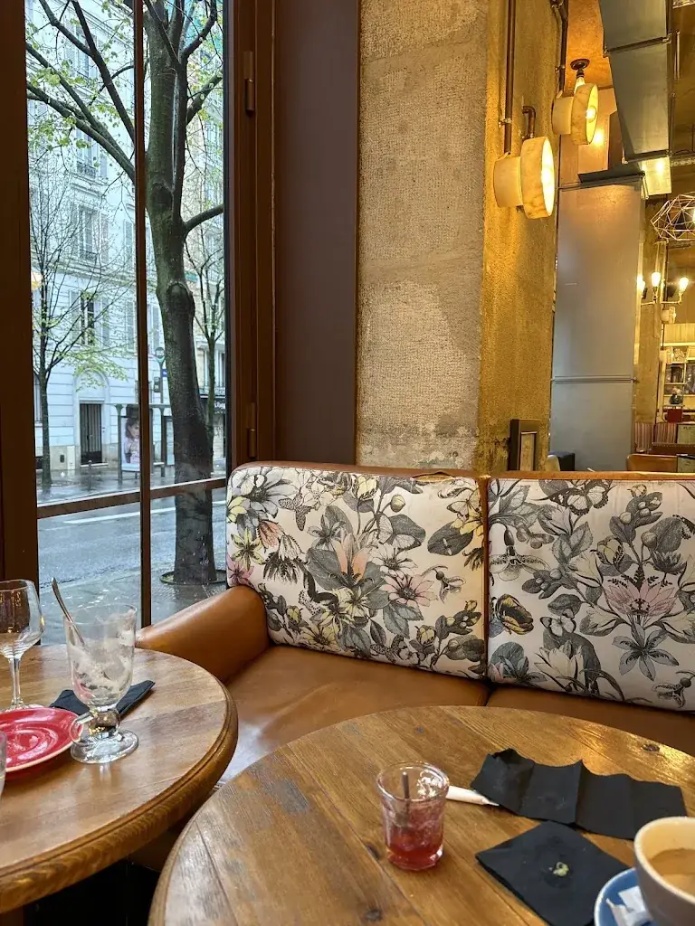 Marcello Victorino_Félix Café_Paris_review