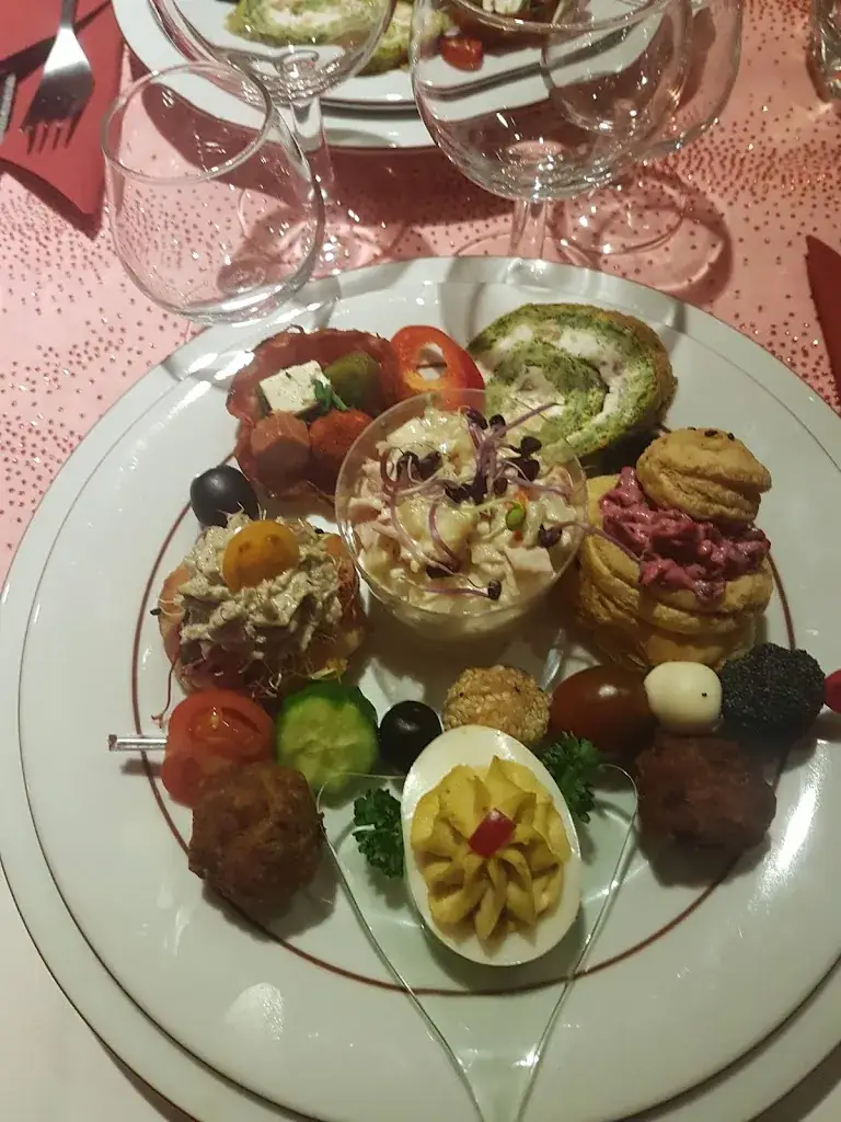 Restaurant Hotel L'Aigle_Paris_slider_image_2