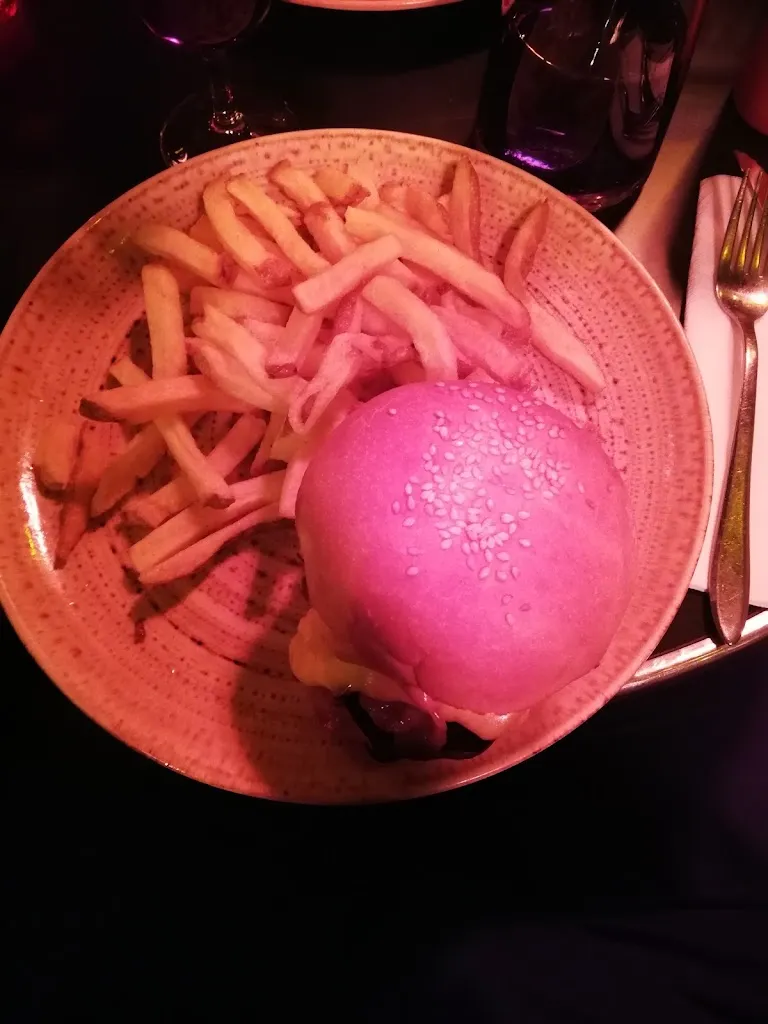 Goran Bratic_Le Globe_Paris_review