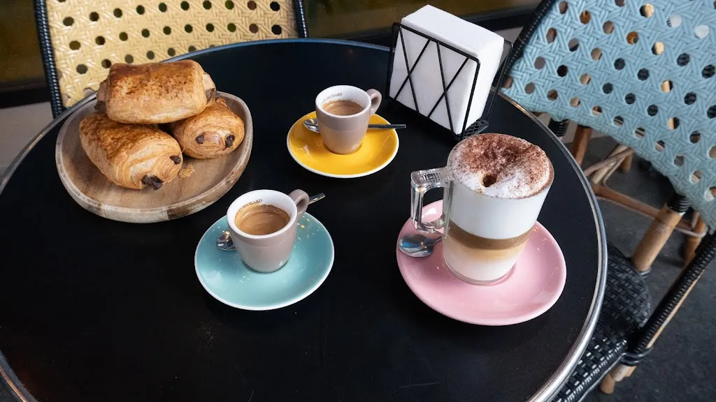 Le Globe_Paris_slider_image_3