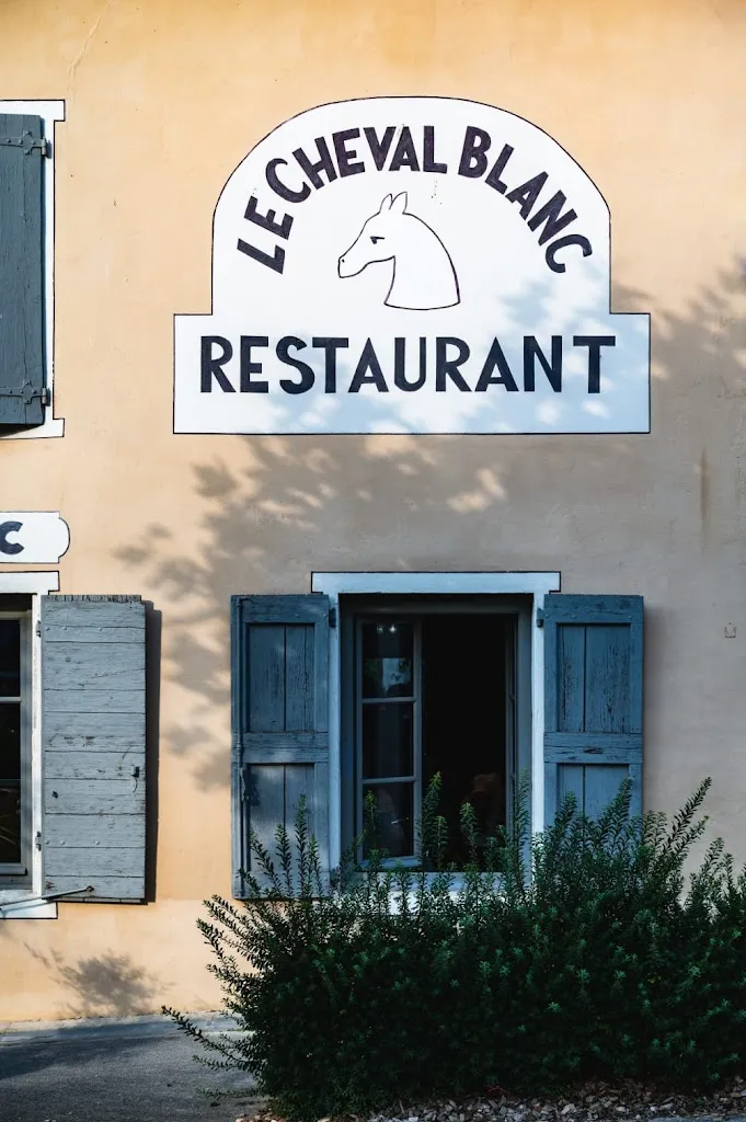 Le Cheval Blanc_Mogneneins_slider_image_2