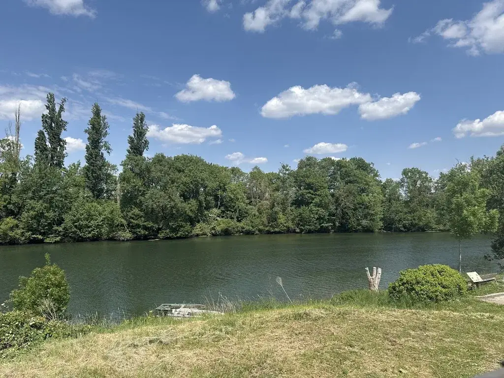 Amélie LANDRY_L'Escale du port Arthur_Saint-Hilaire-Saint-Mesmin_review