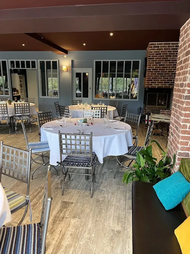 L'Escale du port Arthur_Saint-Hilaire-Saint-Mesmin_slider_image_1