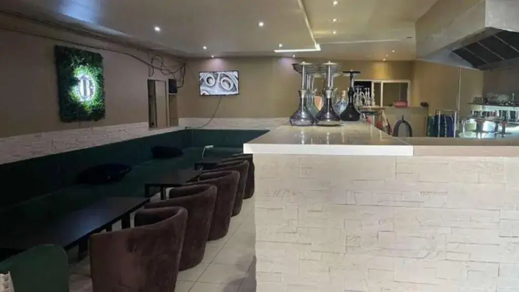 Banger Lounge - Chicha & Restaurant - Plats africains restaurant in Saint-Rémy-sur-Avre