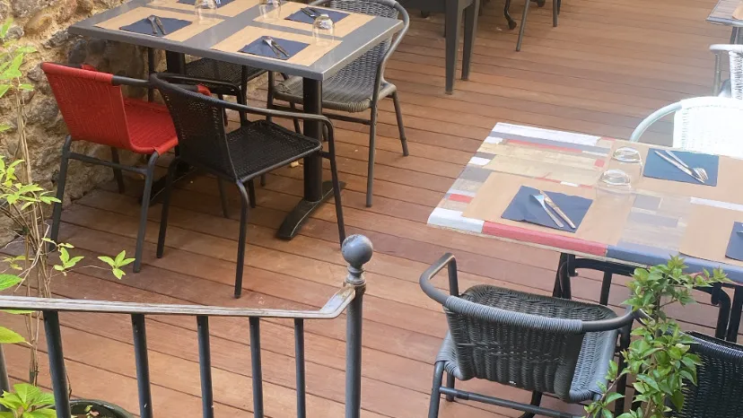 LARD DANS L'ASSIETTE restaurant in Brioude