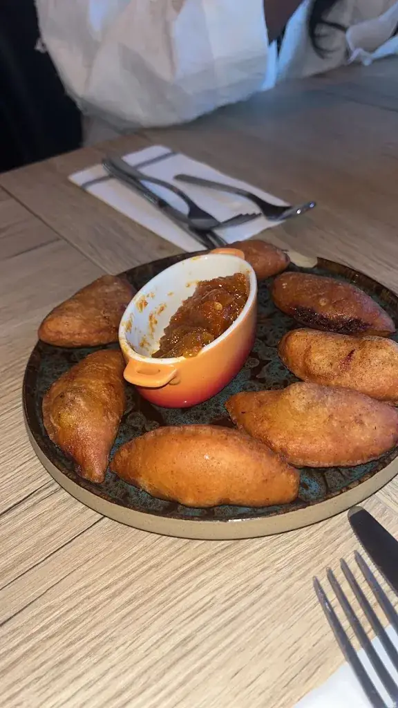 Safiya Safiya_West garden_Saint-Jean-de-Braye_review