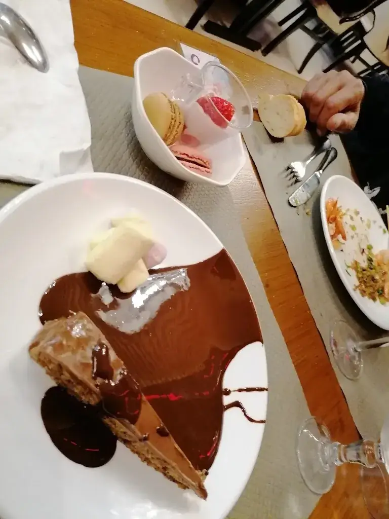 Maria Menard_Royal de St Pierre des Corps_Saint-Pierre-des-Corps_review