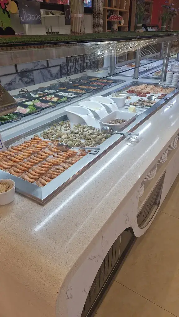 Louis M_Restaurant l’Himalaya / Buffet Wok Grillade Asiatique et Indien - Vente à Emporter / 37 Tours_Saint-Pierre-des-Corps_review