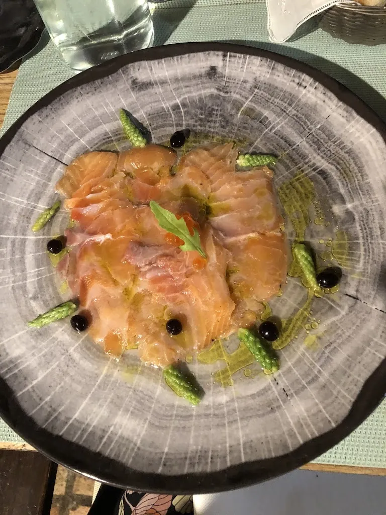 Meg Morgan Adams_Le Laurier_Saint-Satur_review