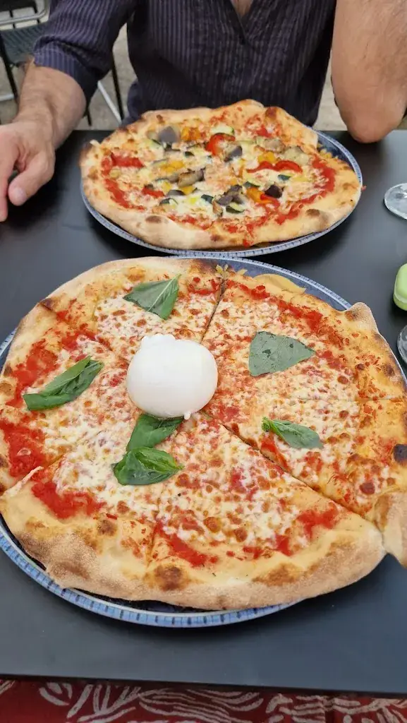 Emmy_Roma pizzeria restaurant_Savigné-sur-Lathan_review