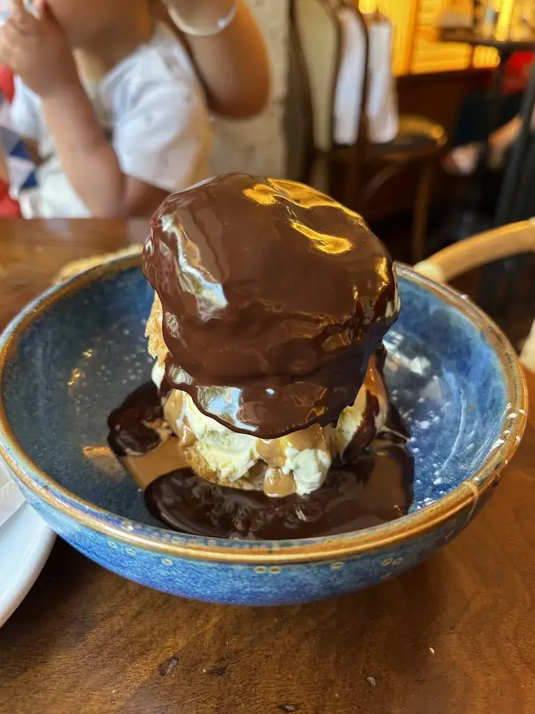 Liroy Haddad_Cafe Louise_Paris_review