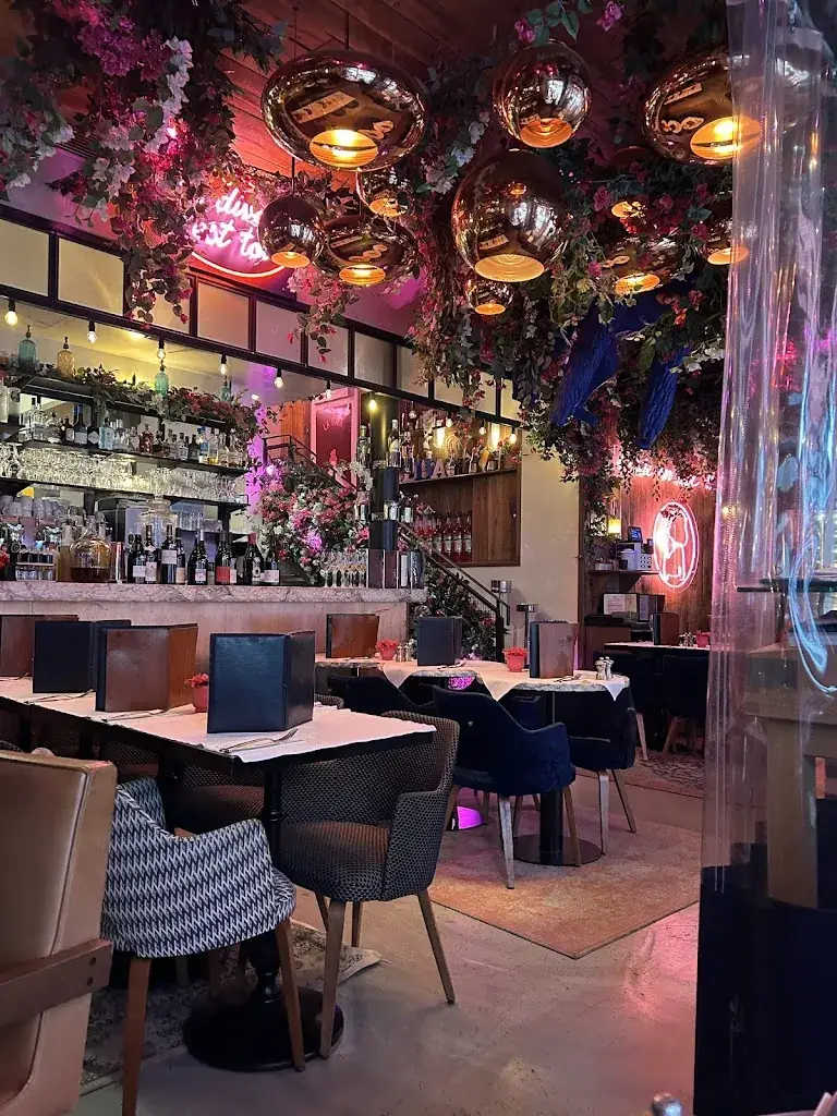 amaria dudley_La Diva des Prés_Paris_review