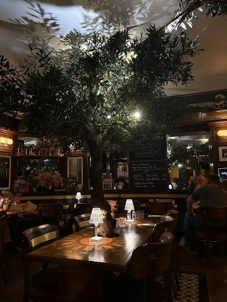 Lenka Vasić_Le Pré aux Clercs_Paris_review